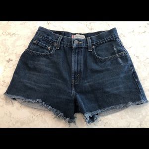Vintage Cut-Off High-waisted Levi’s 569 Shorts